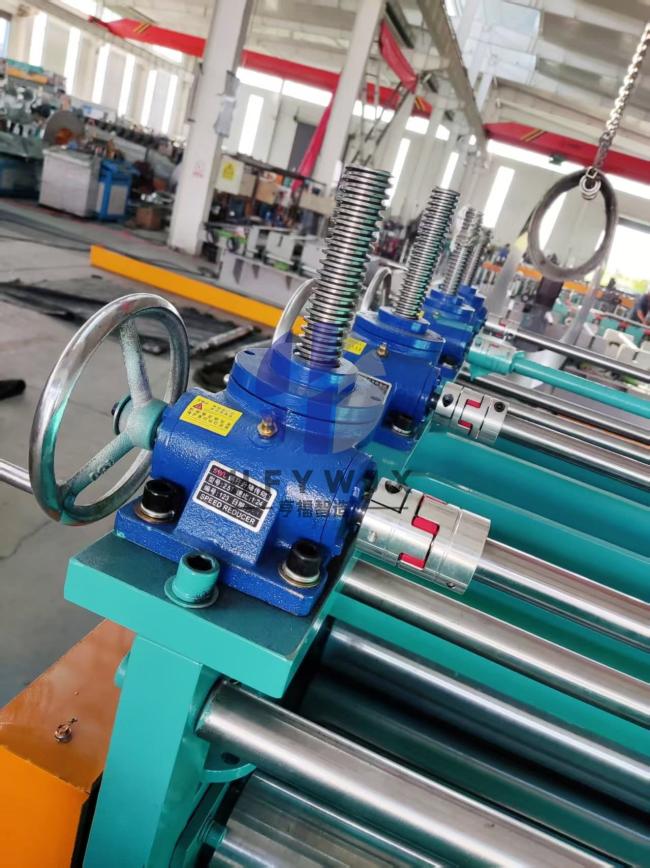 Side view of the complete leveling machine assembly