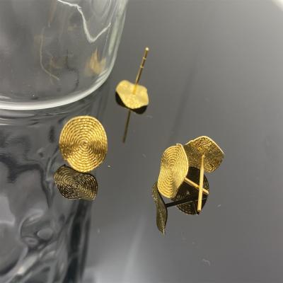 China Petite 18K Gold Plumeria Earrings for sale