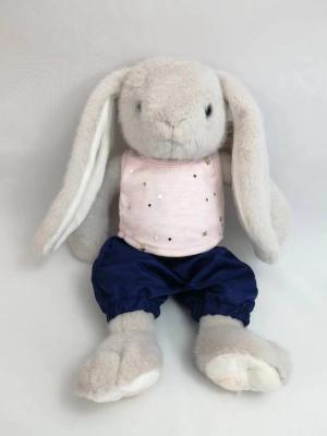 China Conejo de Pascua de 40 cm Plush Oreja Larga Relleno Conejo Suave Animal Con Ropa Plush juguete en venta