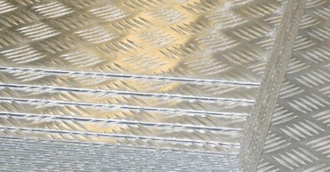 A1050 1060 1100 3003 3105 5052 Alloy 5 Bar Aluminium Checker Plate Anti-Slippy Aluminium Tread Plate