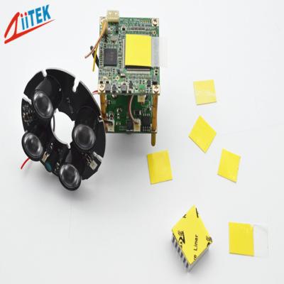 中国 黄色いLCD/LEDの高く熱的に伝導性のパッド、200℃に伝導性のゴム製シート3.0W/mK -50を冷却する脱熱器 販売のため