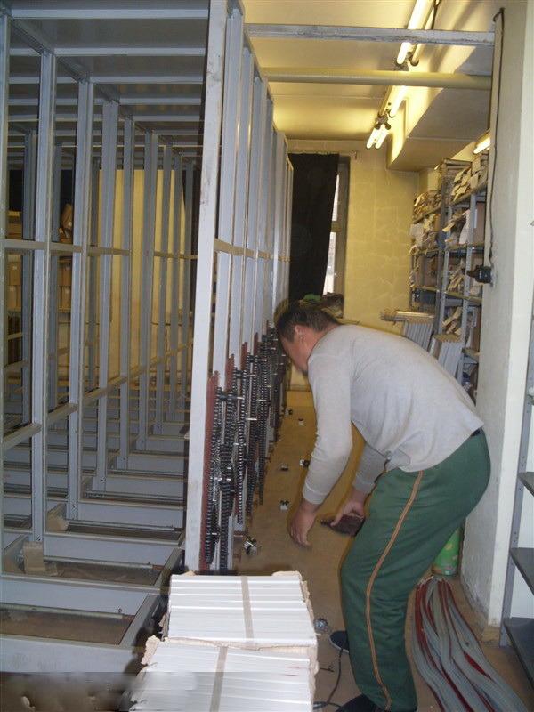 High Density Mobile Shelving System Manual Compactor Movable Racking Compact Shelves