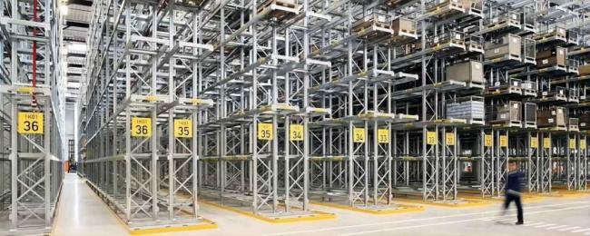 Warehouse Q235 Very Narrow Aisle Pallet Racking Heavy Duty Storage Equipment