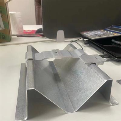 China Prova de corrosão das calhas das vendas do metal do Galvalume M Shaped Roof Gutter à venda