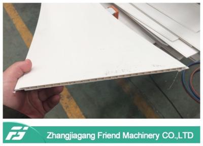 Chine chaîne de production de plafond de PVC de largeur de 250mm, panneau de plafond de PVC faisant la machine à vendre
