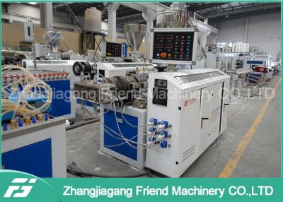 Chine Panneau de mur à haute production de PVC faisant la machine, ligne d'extrusion de panneau de mur de PVC à vendre