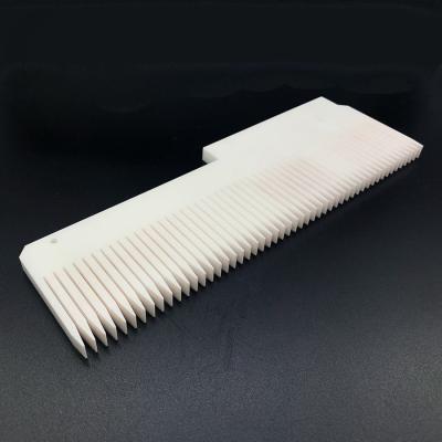 China 800mpa White Zirconia Ceramic Manufacturing Process Comb Hip Replacement for sale