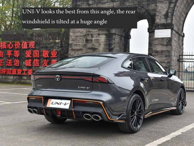 China Changan Left Hand Drive Hybrid Vehicle Uni-V 1.5t Gasoline Family Sedan Car