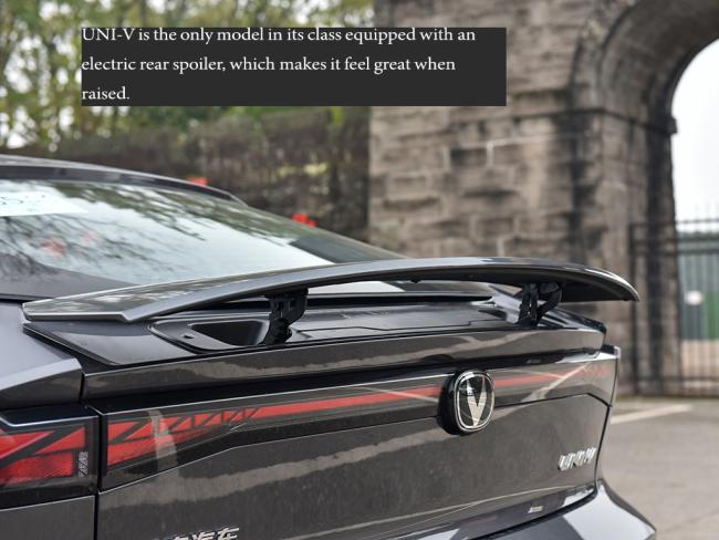 High Speed Changan 1.5t Gasoline/Petrol 113km Electric Range Hybrid Uni-V Idd Intelligent Car