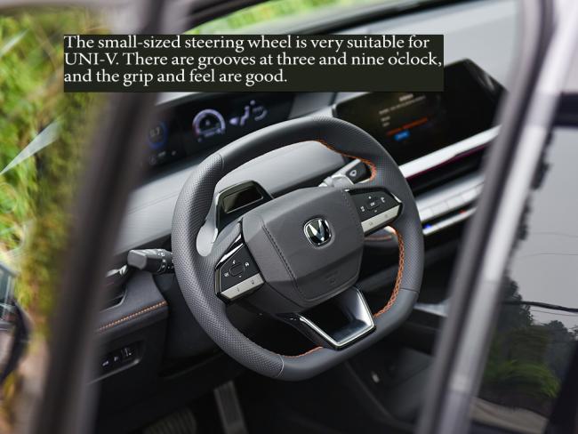 High Speed Changan 1.5t Gasoline/Petrol 113km Electric Range Hybrid Uni-V Idd Intelligent Car