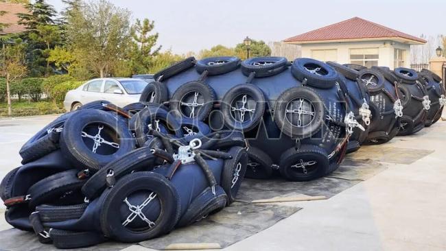 Pneumatic fenders in marine docking application
