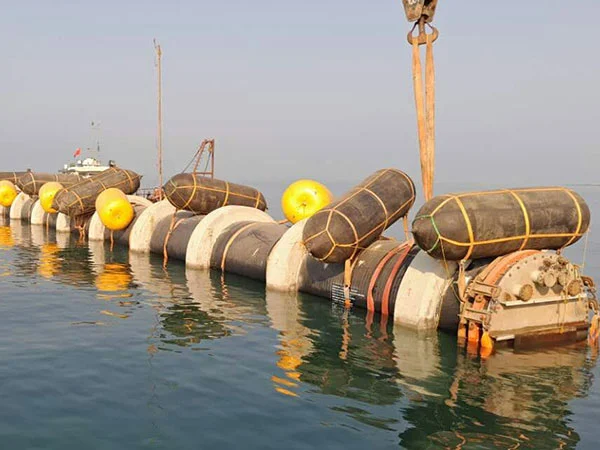 Marine salvage airbag deployment in pipeline support application