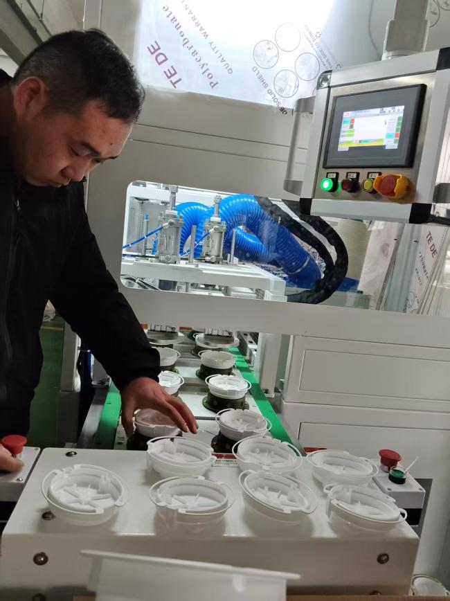Welding detection machine for disposable negative pressure waste liquid collection bag