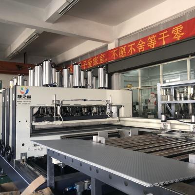 China Máquina de la fabricación de la caja plástica de Omron para la hoja del grueso de 8-13m m en venta