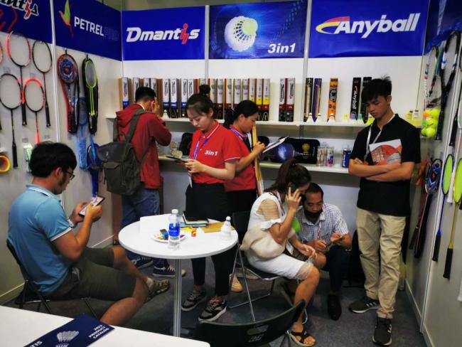 Badminton Racket Professional Factory Supply and OEM Colorful Design