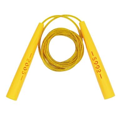 China A corda de salto ajustável PP do fio de aço inoxidável do PVC segura a corda de salto frisada pesada à venda