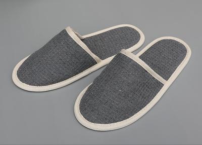 China Waterproof Non Slip Hotel Amenity Supplies Slippers Plastic Free for sale