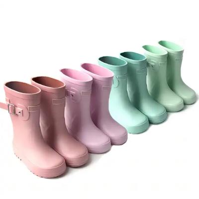 China Wellington Style Waterproof Rain Boots Cutsom Color Half Tube Rubber for sale