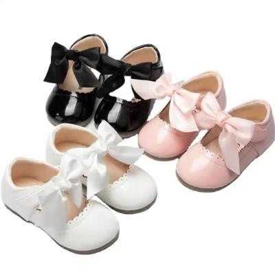 China 2023 New Stylish Leather Bow Cute Sweet Flat Dancing Princess Baby Girl Shoes for sale