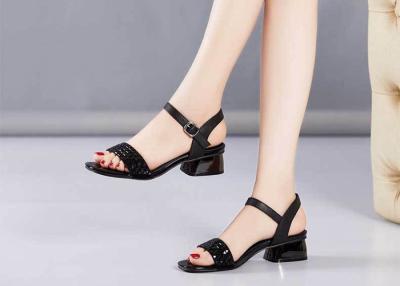 China Zapatos para mujer inclinados negro de cuero de la vaca en venta