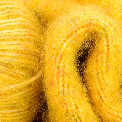 China Recicle la alpaca de las lanas del poliéster GRS cuentan un cuento el aire de nylon de acrílico cubrió los hilados para tejer a mano en venta