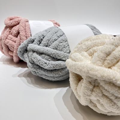 中国 1/0.14NM Polyester blended yarn Ultra-Soft chenille yarn - Gentle on Skin for Baby Accessories and Clothing hand knittin 販売のため