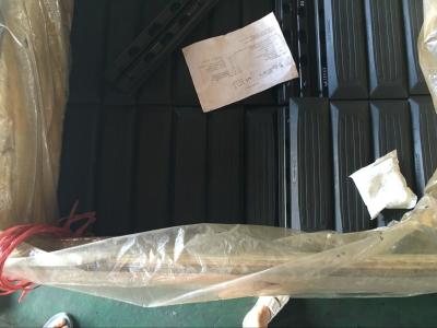 Cina Bolt nero sui cuscinetti di gomma per la larghezza degli escavatori 350BD'BL'BR/380B/400B'BLR 135mm in vendita
