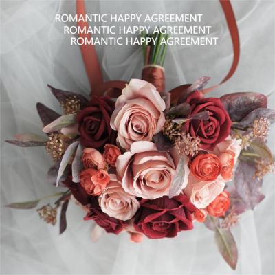 China Bouquets de dama de noiva artificiais de rosa realistas para casamentos personalizados à venda