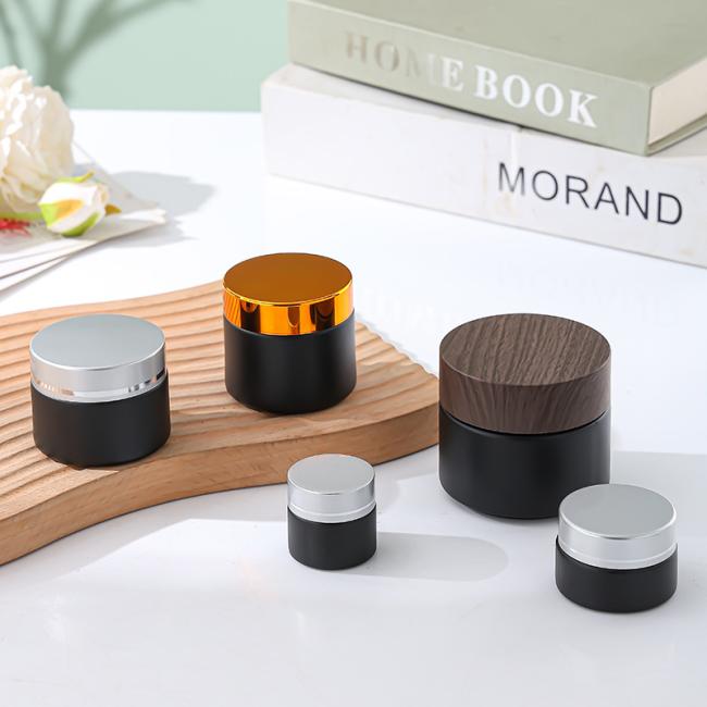 Complete cosmetic container set