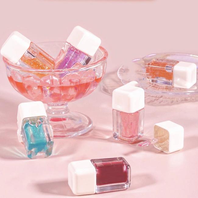 Multiple lip gloss tubes display