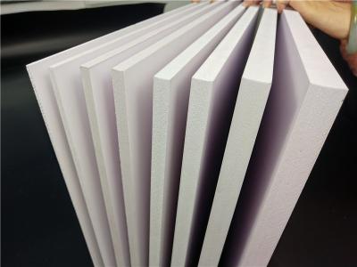 Chine poids léger à haute densité blanc de panneau de mousse de PVC de 3mm à de 18mm étanche à l'humidité à vendre