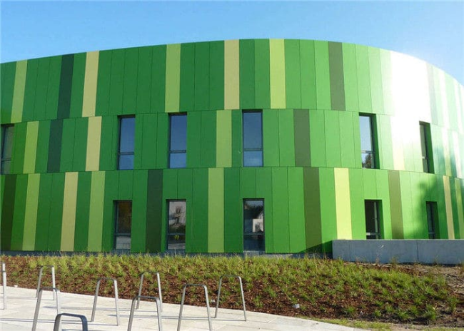 Apple green RAL 6018 ACP sheet used for commercial building facade decoration.