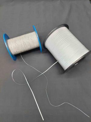China Hilado reflexivo del hilo de la máquina de coser para el animal doméstico ligero del resplandor de la tela de la ropa del bordado que teje en venta