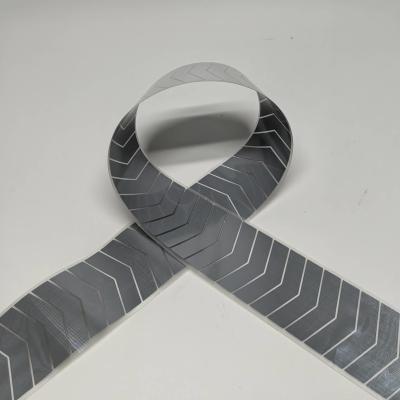 China Con cinta reflectante de transferencia de calor de patrón ampliamente utilizada en ropa de trabajo ropa deportiva en venta
