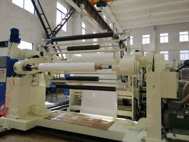 Double station rewinder for extrusion coating machine
