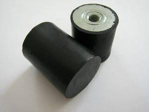 China Los soportes de choque de goma cilíndricos de E-PF alisan la superficie con color negro en venta