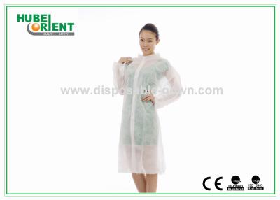 China Anti-Static Non-Woven Disposable Lab Coat/ Disposable Lab Gowns with Velcros Closure for sale