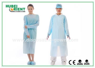 China Vestido del CPE del uso protector del vestido/de Medicla del CPE del uso disponible azul con los puños del pulgar para el ambiente médico en venta