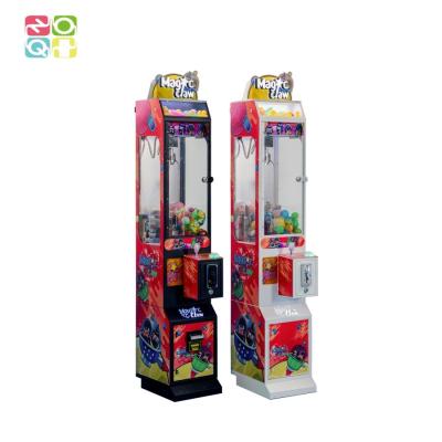 China Chasis metálico de 3 pulgadas juguetes grúa de garra pequeña máquina comercial para el entretenimiento en venta