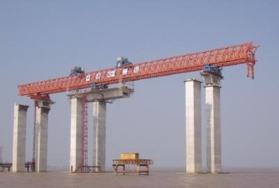 China Guindaste de ponte dobro seguro da viga, guindaste aéreo de lançamento da viga dobro do pórtico à venda