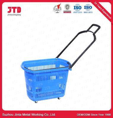 中国 車輪が付いている青いプラスチック買物をするトロリー バスケット60Lのスーパーマーケットのバスケット 販売のため