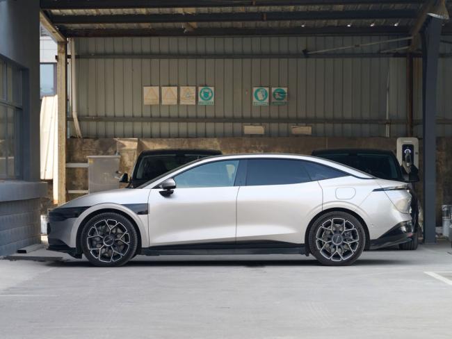 007 Four-Wheel Drive Version 75kwh EV Electric Car Fast Delivery Hot-Selling