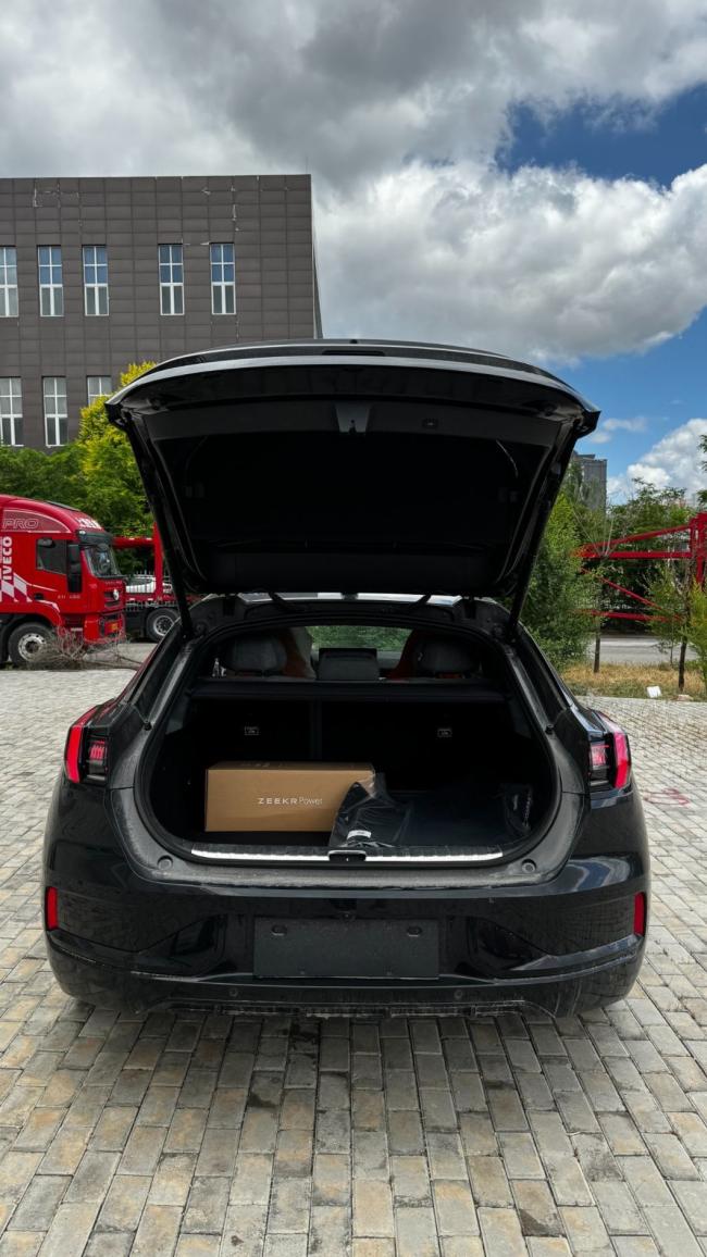 2023/2024 Zeekr 001 Car You 100kwh Orange Electric Car EV Car Pure Electric Car Sport 4WD Wheel 4WD UTV You/Me/We