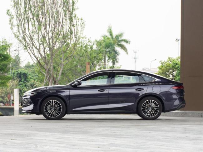 Byd Qin L 2024 Model Dm-I 120km Excellence Version Top Version Electric Car EV