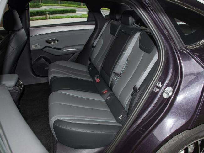Byd Qin L 2024 Model Dm-I 120km Excellence Version Top Version Electric Car EV