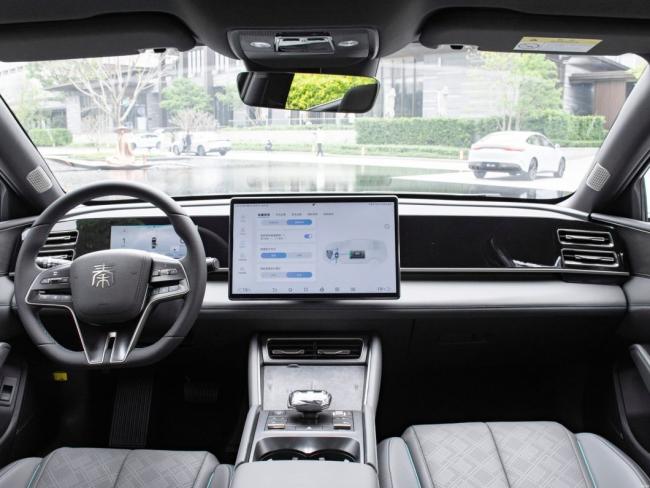 Byd Qin L 2024 Model Dm-I 120km Excellence Version Top Version Electric Car EV