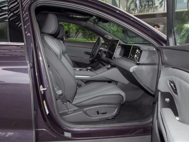 Byd Qin L 2024 Model Dm-I 120km Excellence Version Top Version Electric Car EV