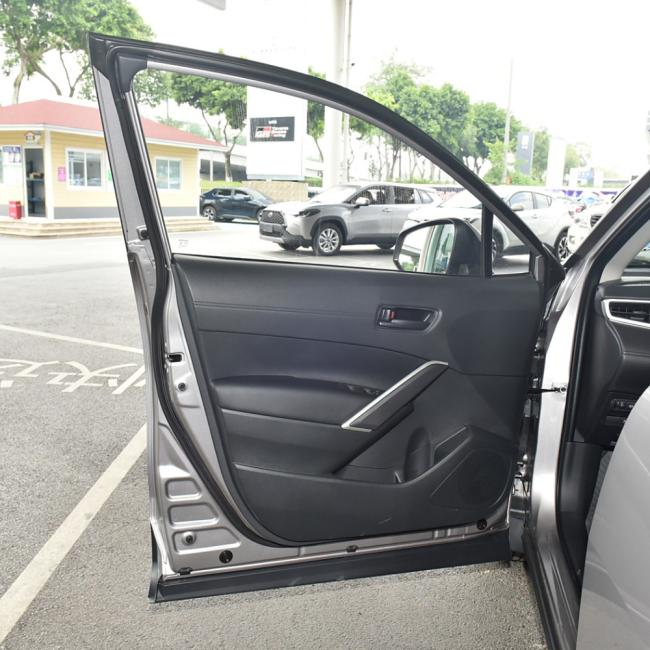 Dual Engine 2024 Toyota Corolla Cross 2.0L Intelligent Electric Elite Edition New Energy Car Compact SUV Hybrid Car