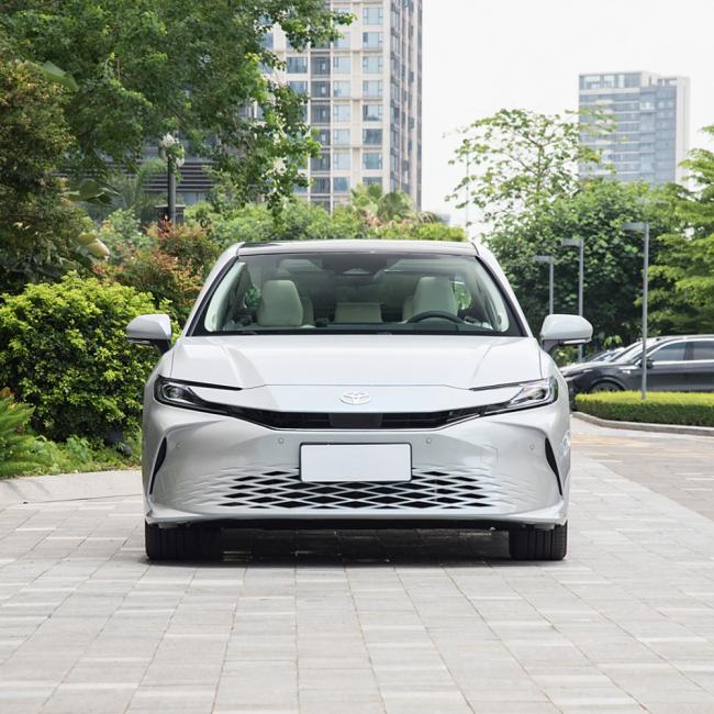 Best Price 2024 Toyota Camry 2.5hq 2 Engines Flagship Edition New Energy Car Hybrid Car