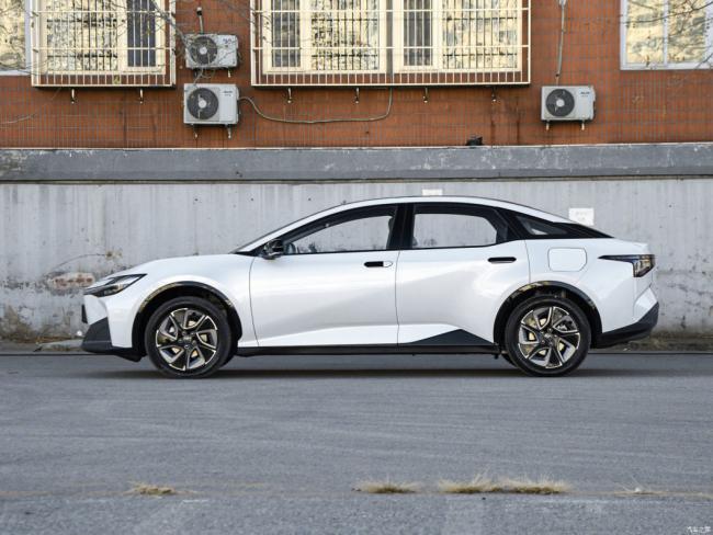 New Car Electric Car Electric Vehicle EV Sedan Toyota Bz3 2023 616km Long-Rang Premium